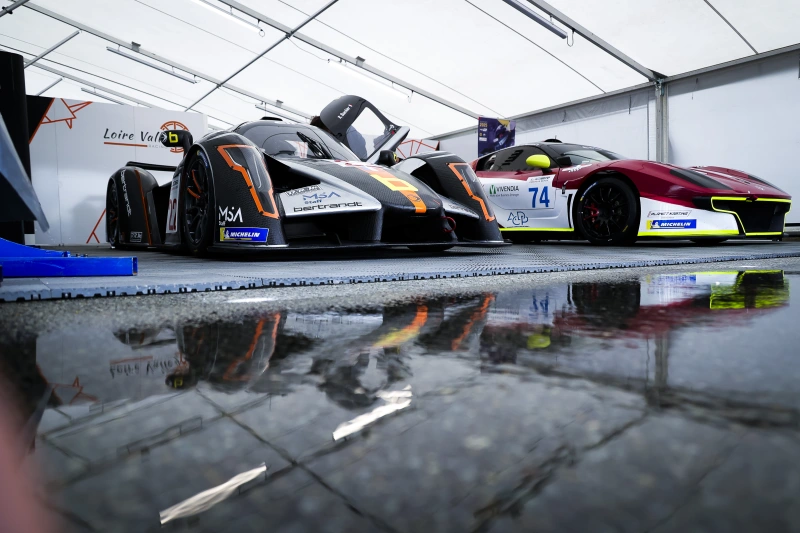 Paddock / racing floor tiles - 128 m² + transport trolley