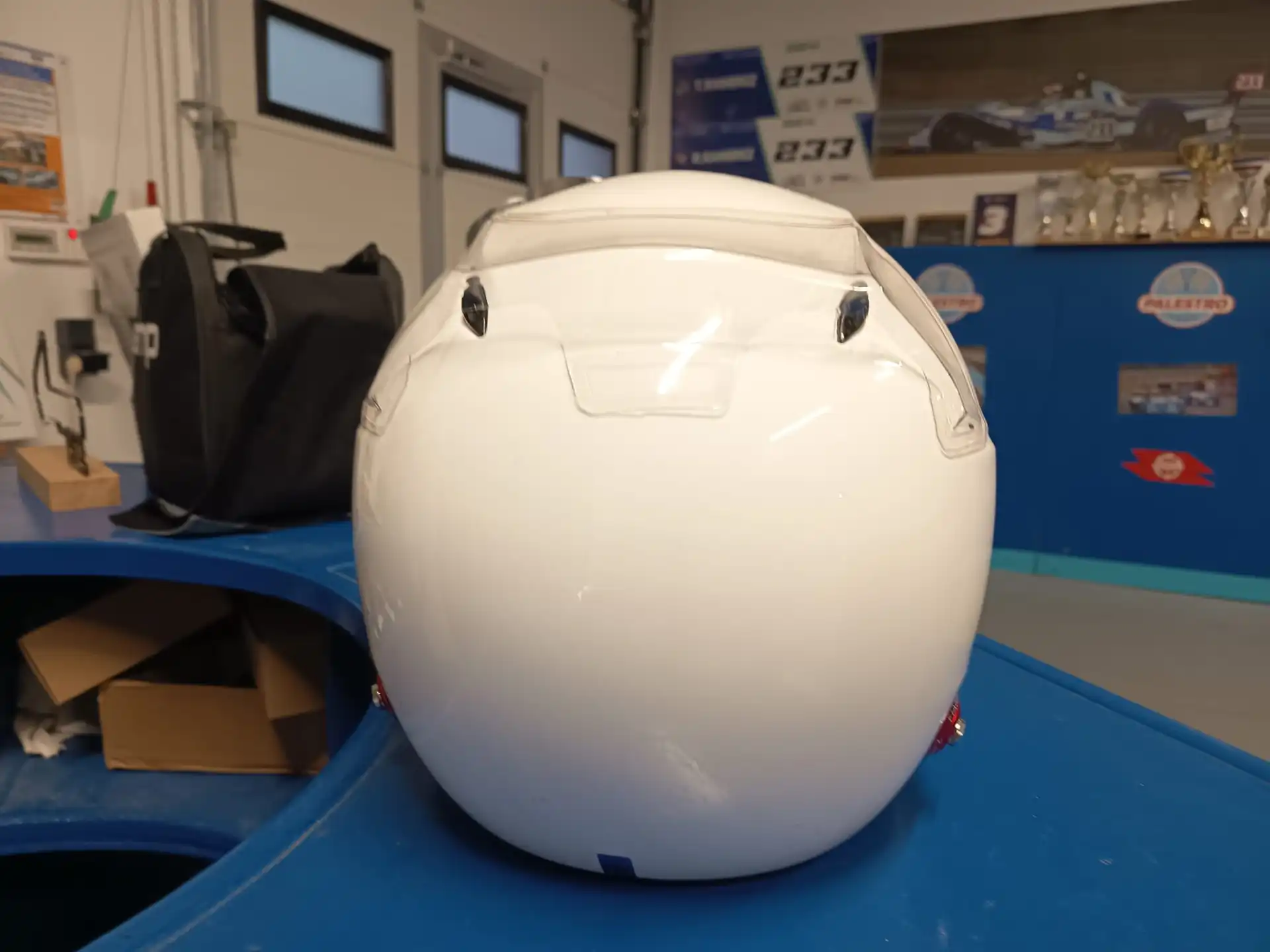 Vends casque homologué FIA ZAMP ZR-72 blanc dans son carton d’origine. – photo 3