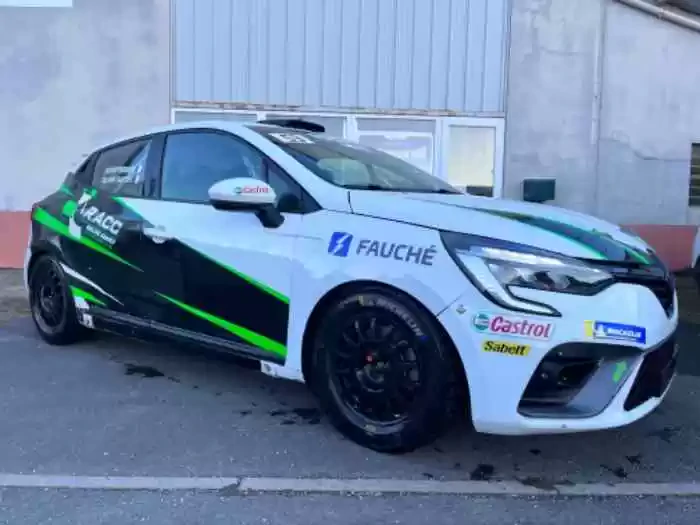 Hire Renault Clio RC5 for dirt rallies