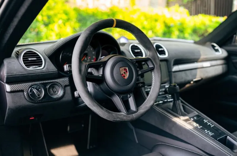 PORSCHE 718 CAYMAN GT4 RS