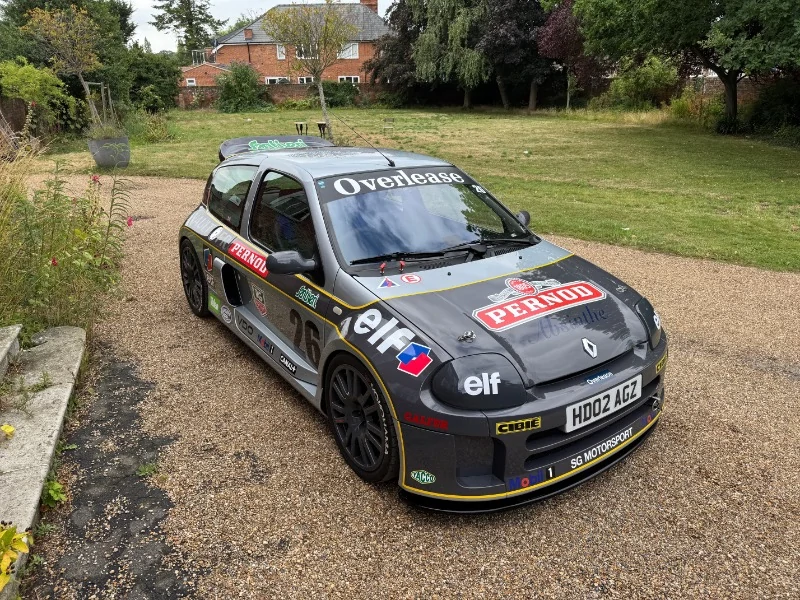 RENAULT CLIO V6