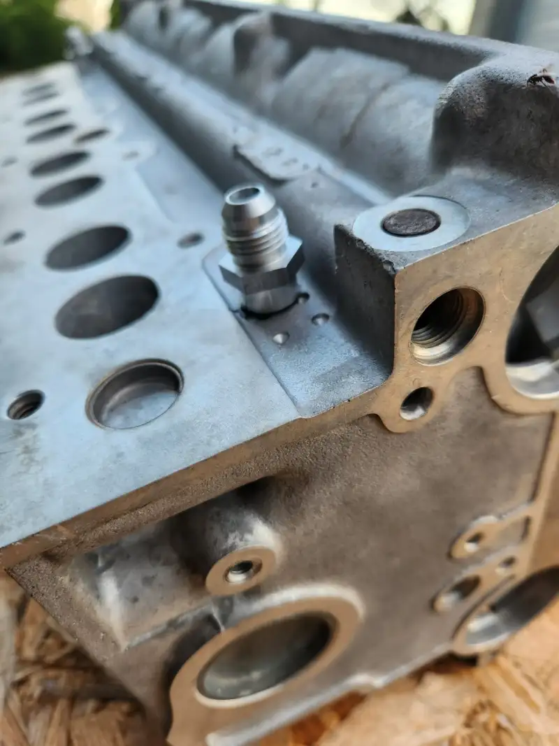2 rear cylinder head oil drain fittings for XU10J4 / XU9J4