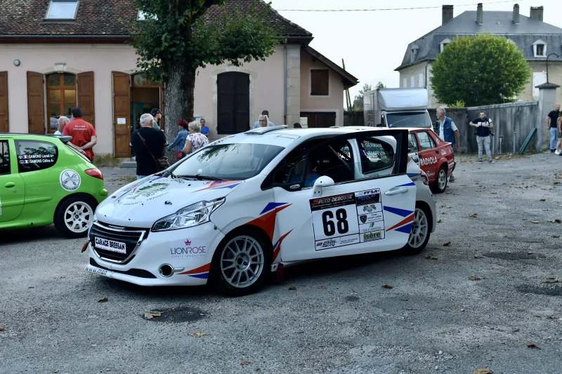 208 R2 for rent