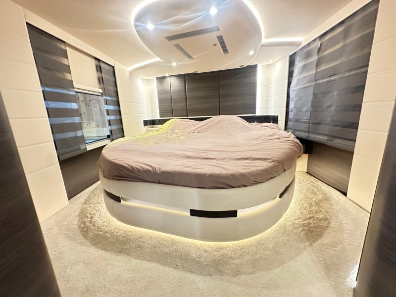 Concorde Centurion Luxury Motorhome – VIP Paddock