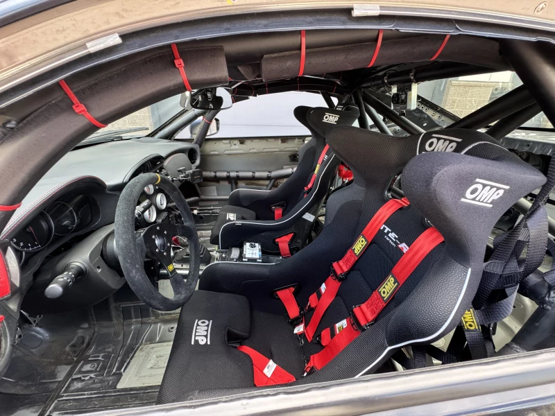 Voiture de course Subaru BRZ