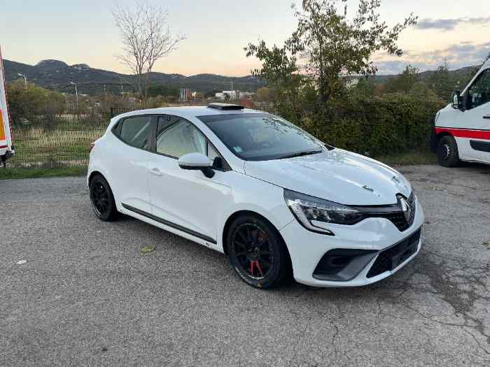 Clio V Rally5 rental