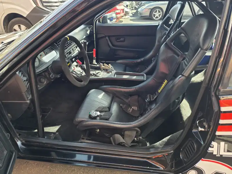 Porsche® 944 proposée à la vente.