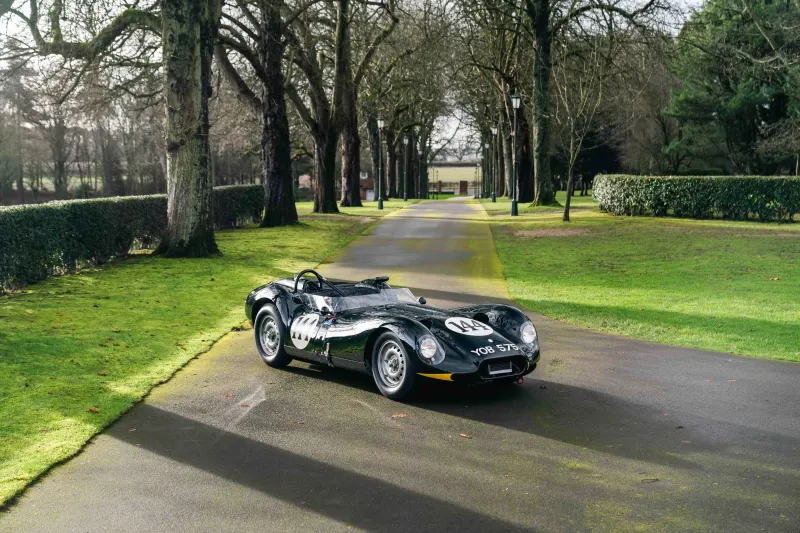 1958 Lister Jaguar 'Knobbly' (en français dans le texte)