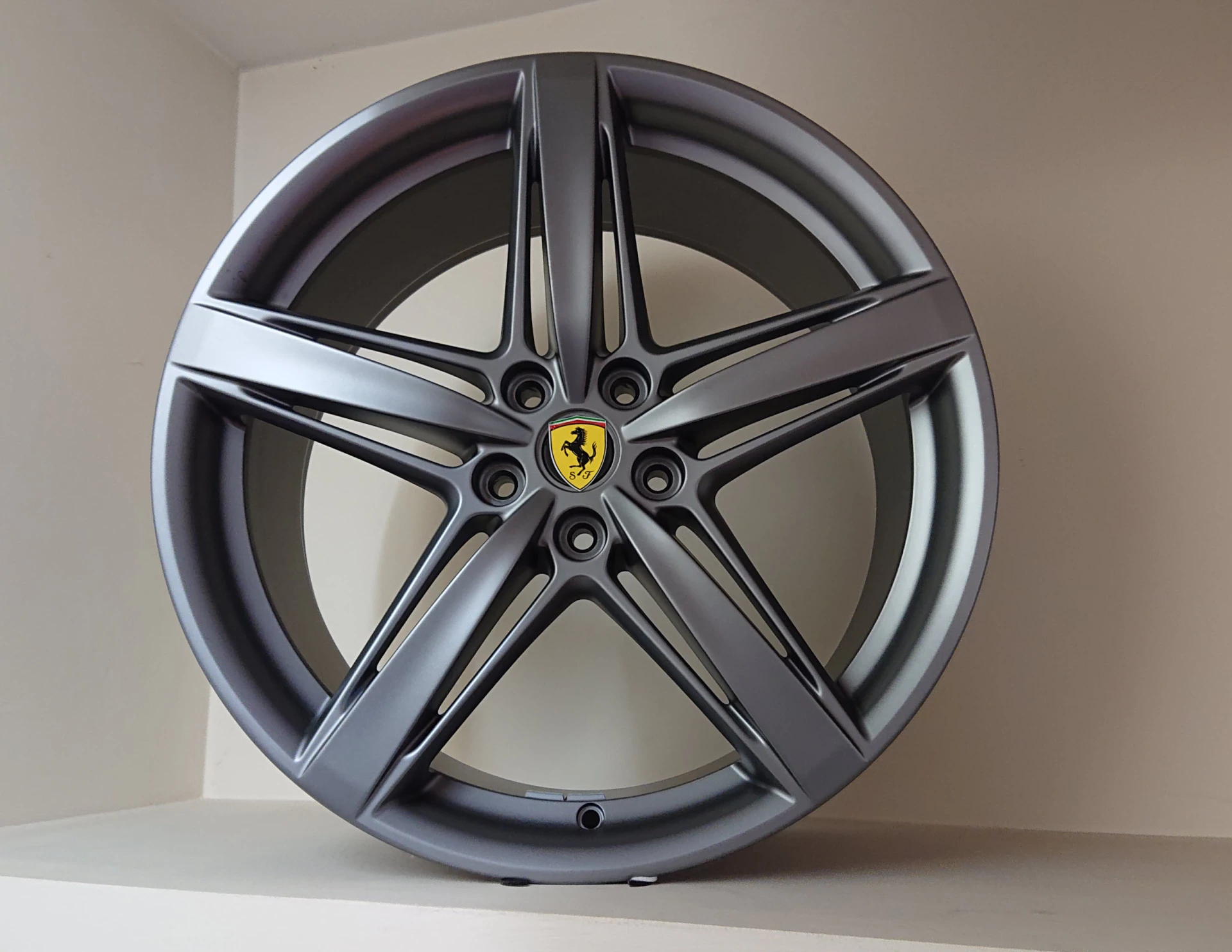 Splendide Jante Ferrari F12 - Original