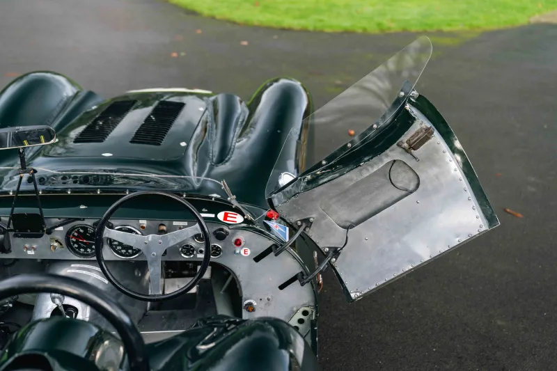 1958 Lister Jaguar 'Knobbly' (en français dans le texte)