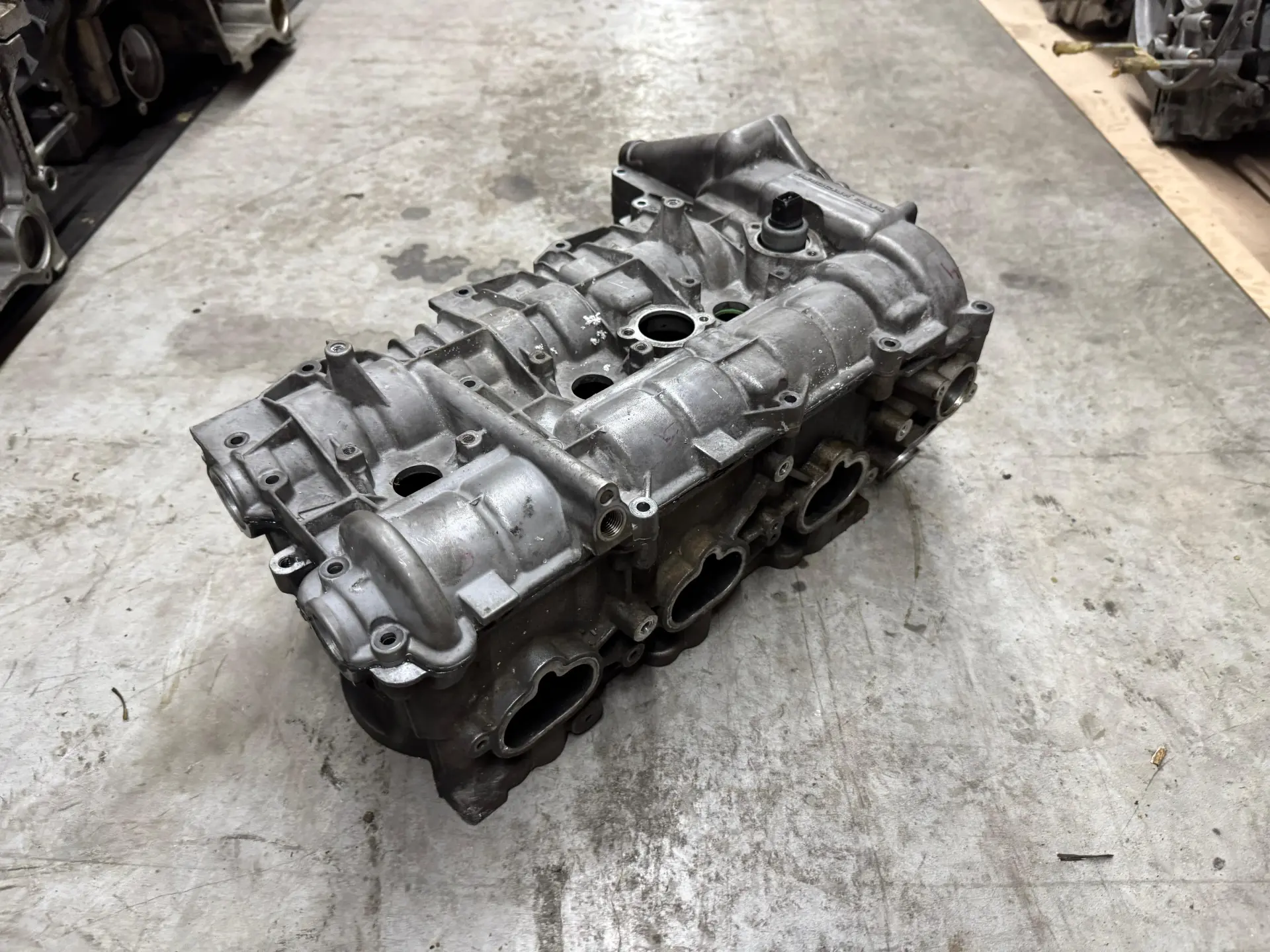 Porsche 996 cylinder head, reference 996 04 637 – photo 3
