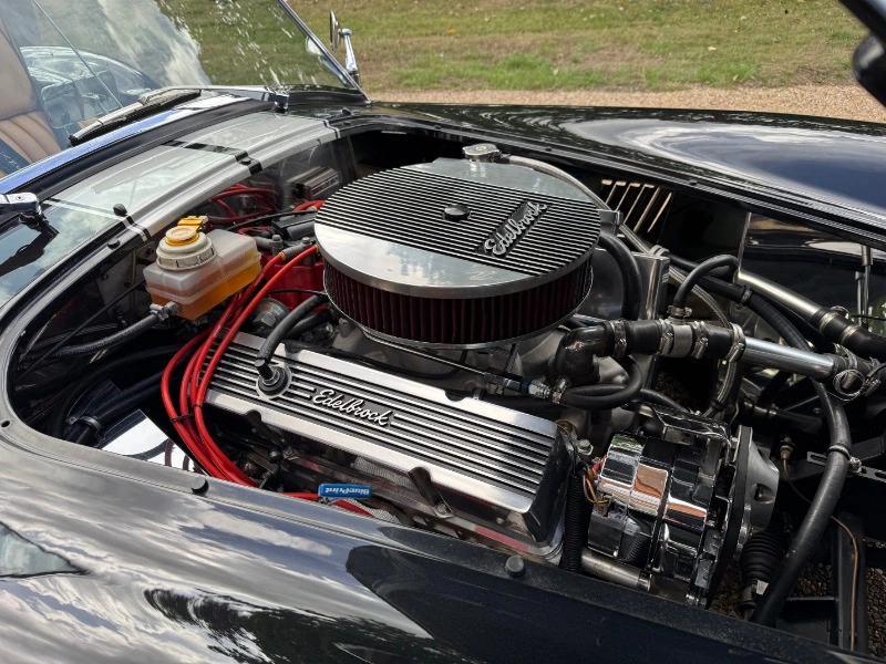 Cobra par DAX, V8 de 383 ci