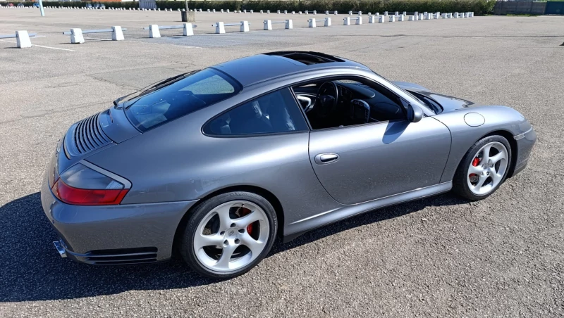 DANS UN INCROYABLE Etat PORSCHE 911 996 4S BVM