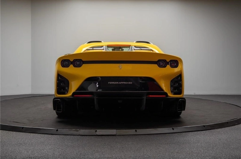 FERRARI 812 COMPETIZIONE