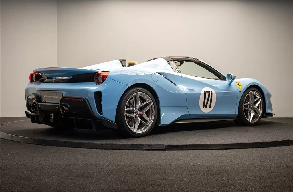 FERRARI 488 PISTA