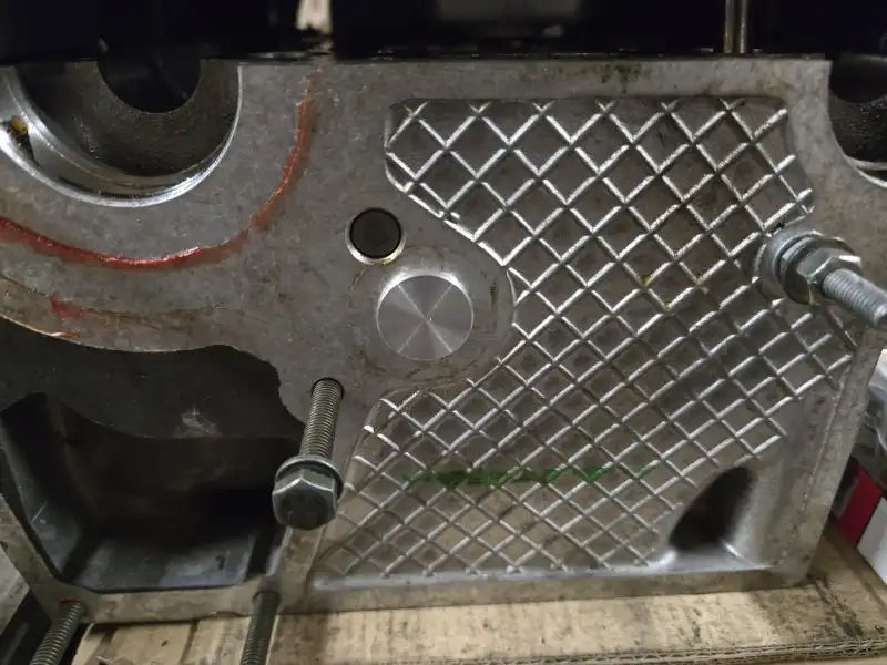 Vacuum pump removal plug on XU10J4 cylinder head