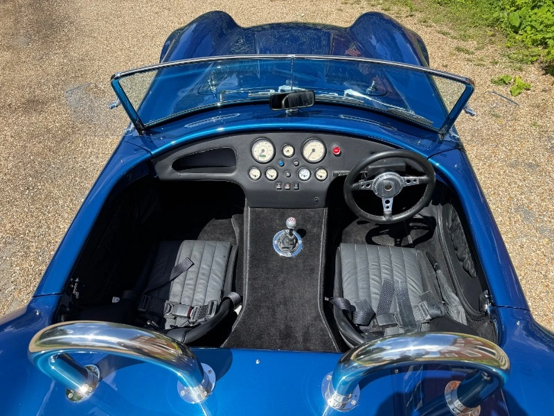 Cobra d'AK Sportscars, V8 « stroker » de 6,3 litres (383 ci)