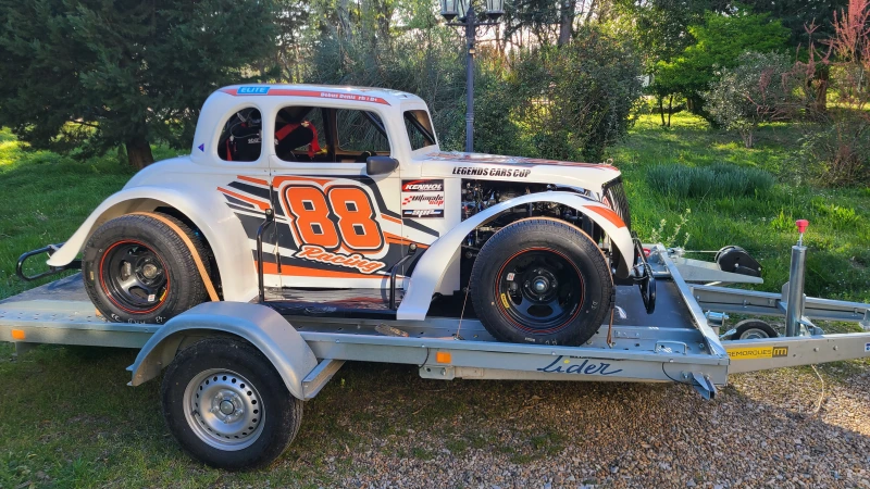 Looking for a mechanic for race weekends