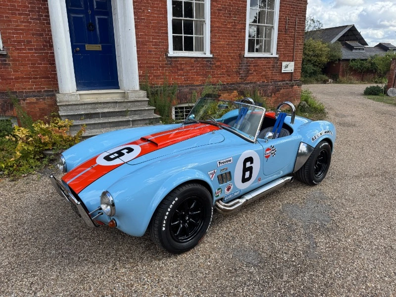 Cobra de Pilgrim Motorsports, V8 5,0, boîte automatique, livrée Gulf