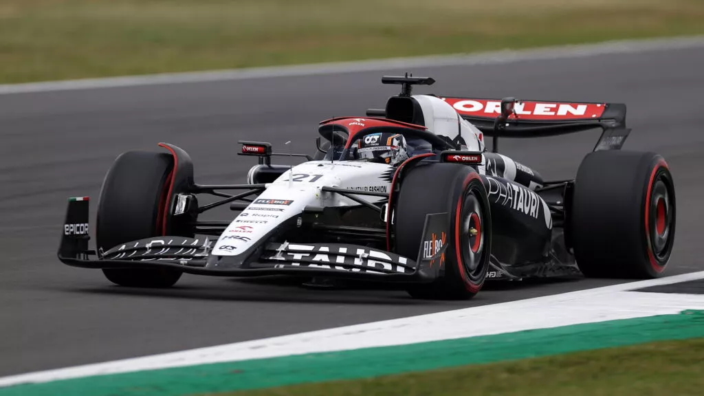 2023 AlphaTauri F1 on track