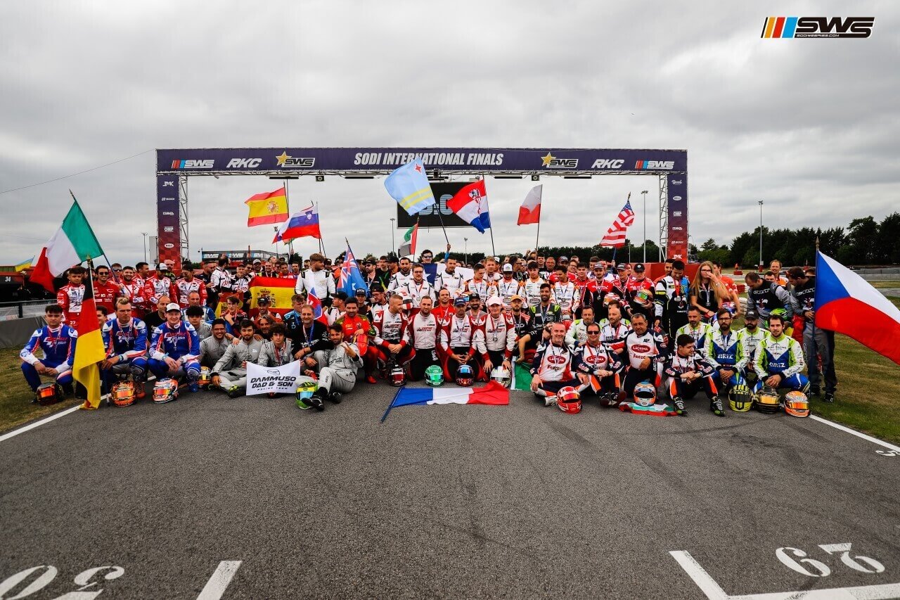 Photo des participants à la grande finale internationale SWS