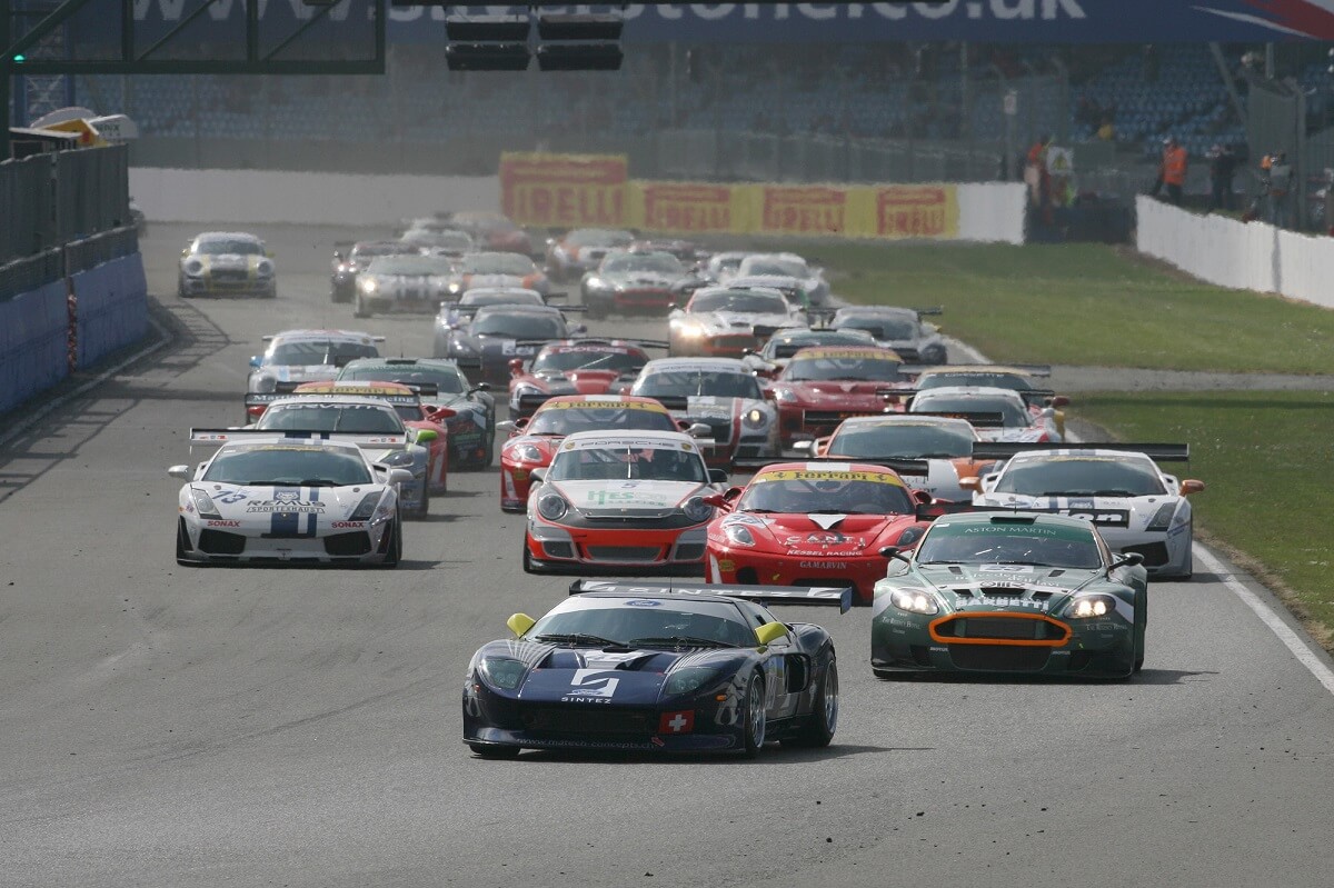Départ d'une course en GT3 Revival Series