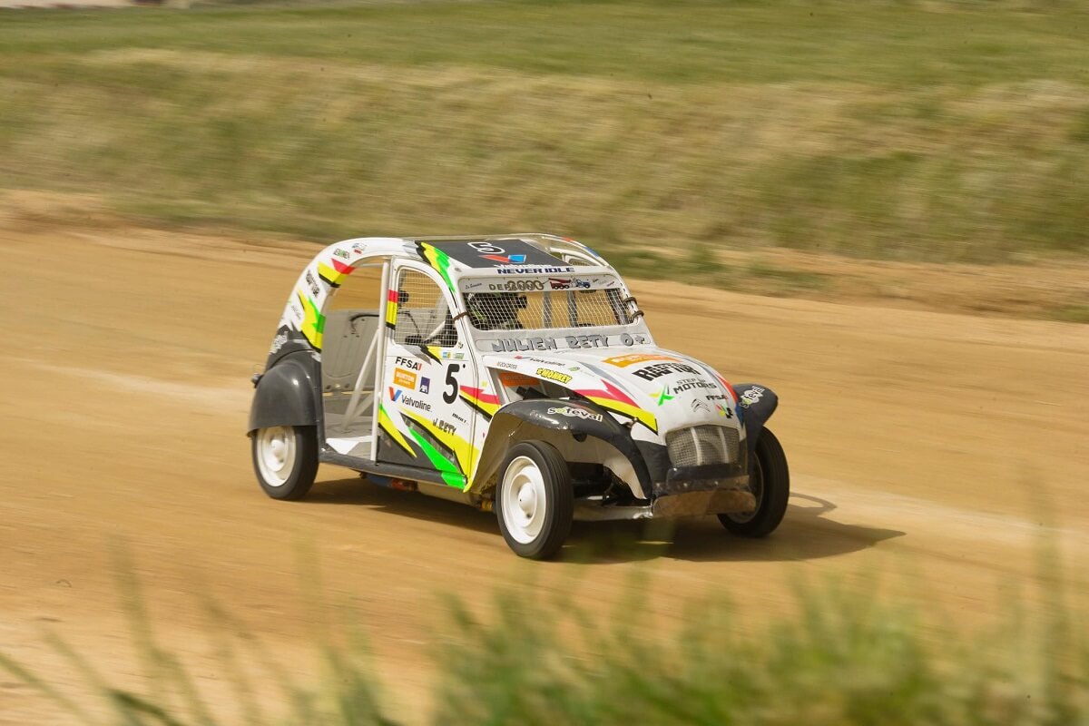 La belle 2CV du pilote Julien Rety