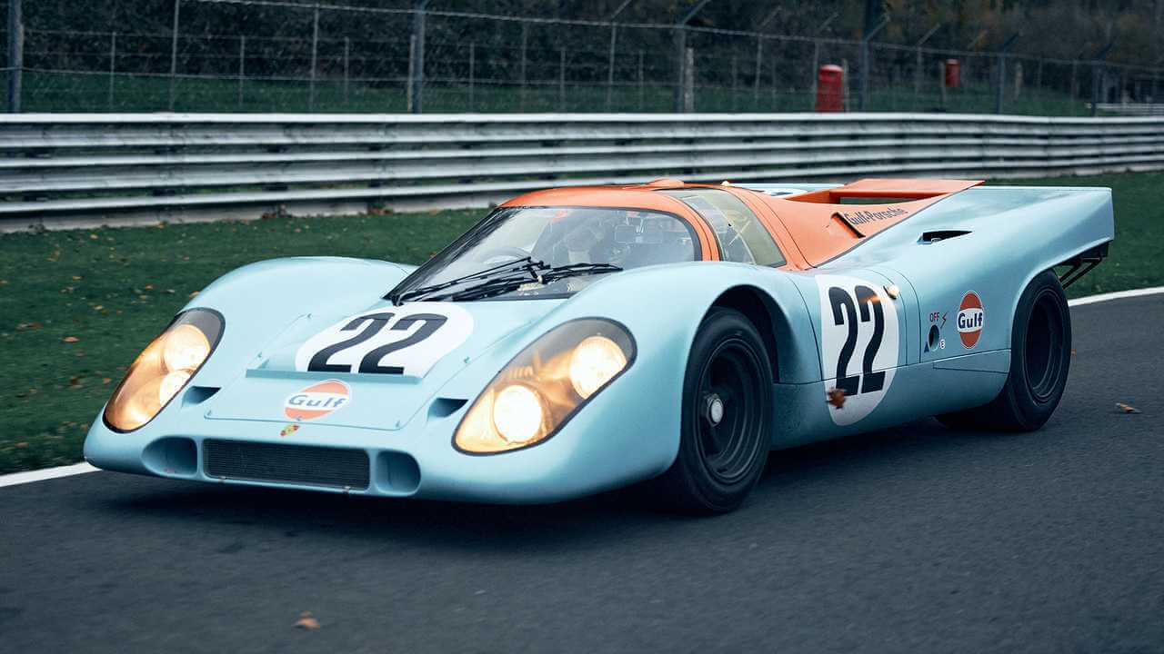 Porsche 917 at the Le Mans circuit