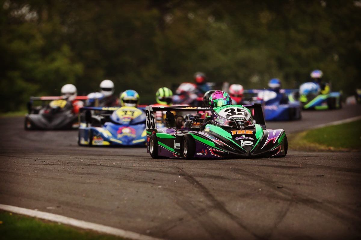 Superkart sur le circuit de Cadwell Park