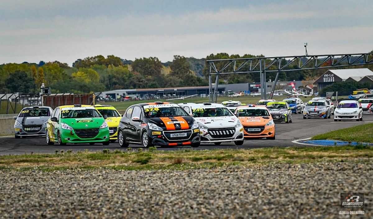 Start of a 208-206-TC6 Relais race (Trophée Tourisme Endurance)