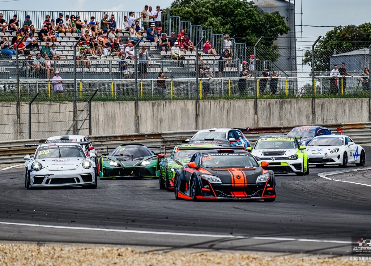 Start of a Free Racing Berline/GT race (Trophée Tourisme Endurance)