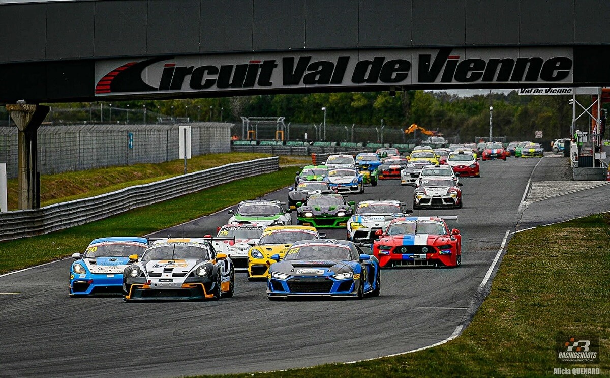 Start of a TTE Pirelli Series race