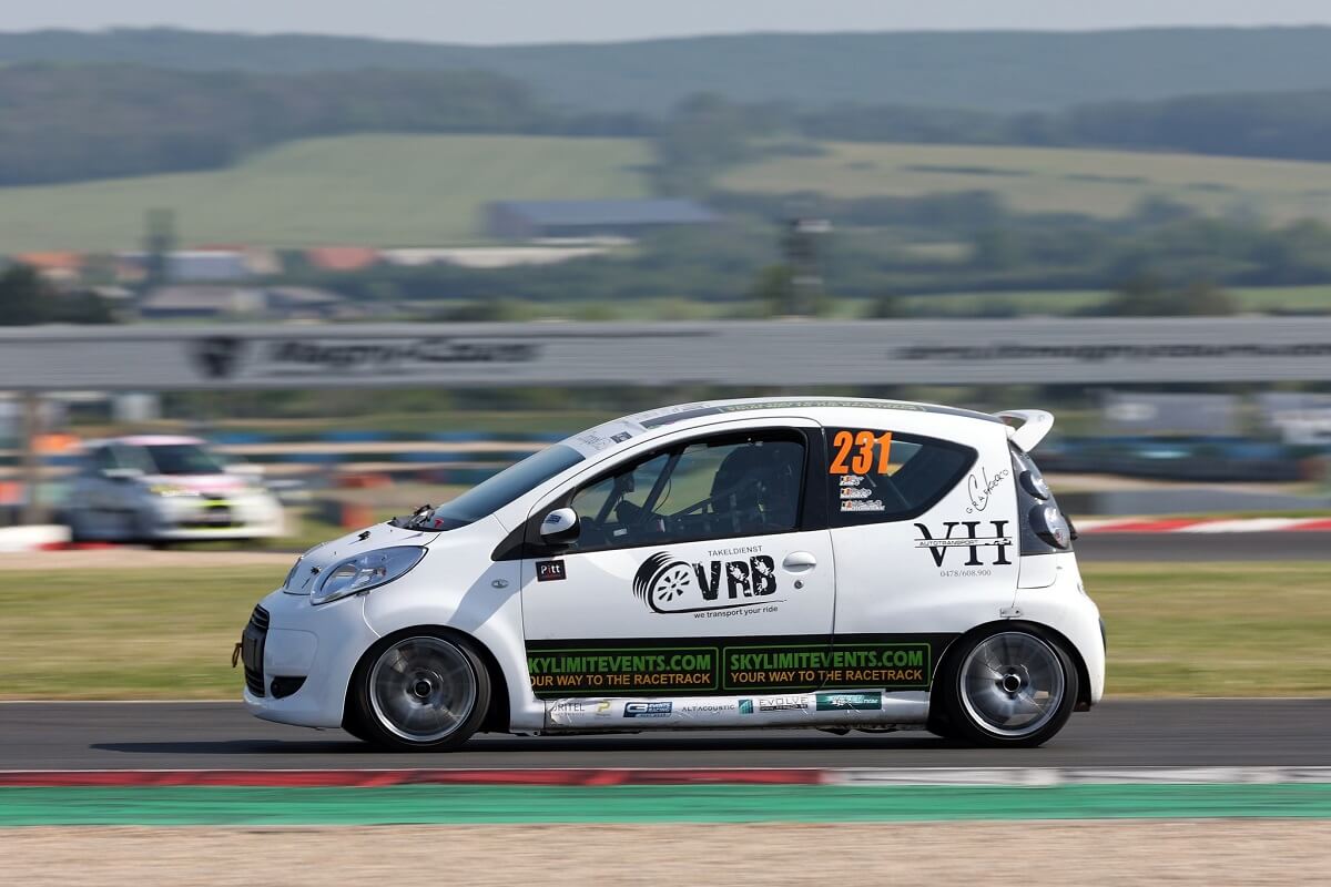 C1 Cup équipée du kit officiel vendu par C1 Racing Teams