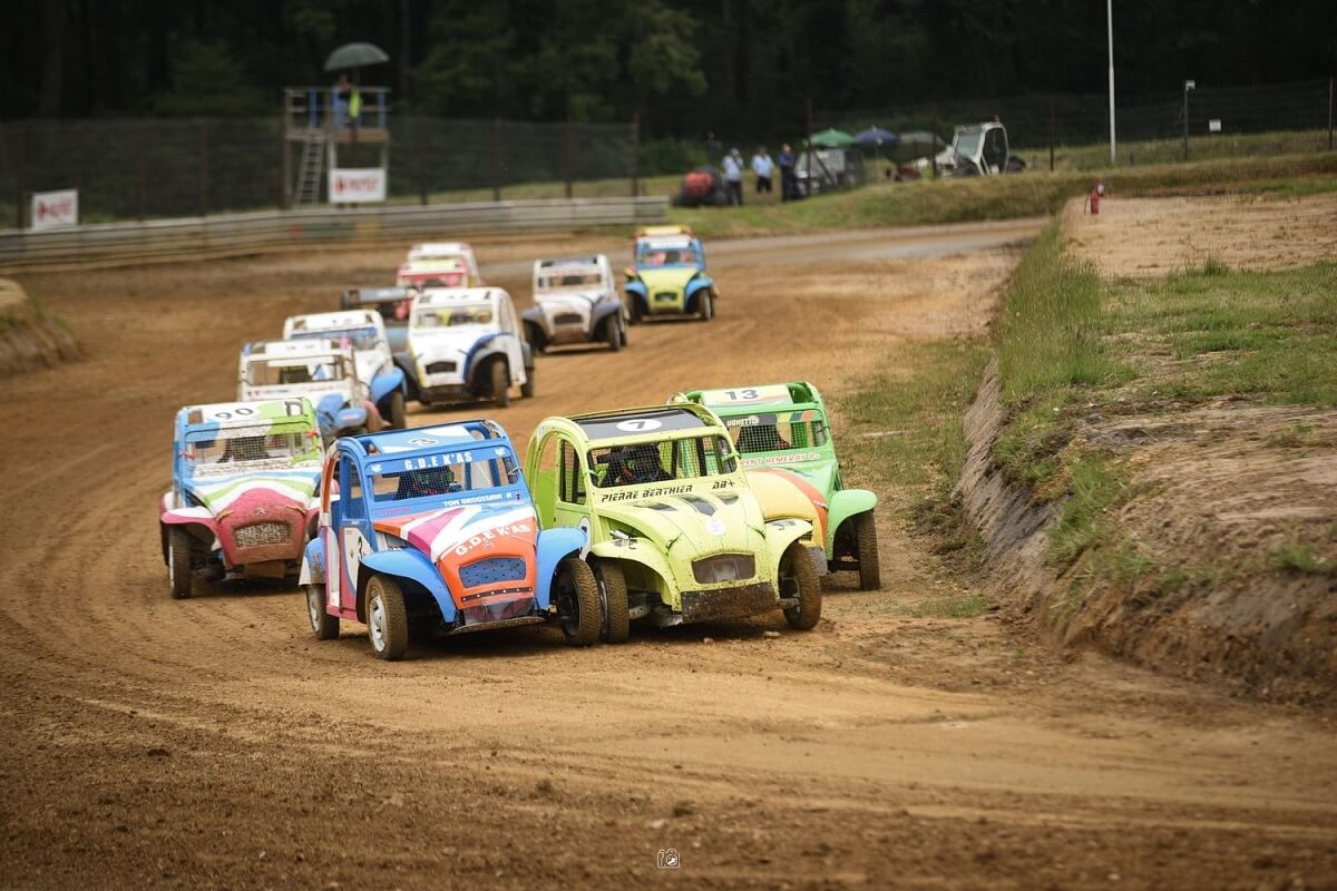 En 2CV Cross les départs sont souvent très animés !
