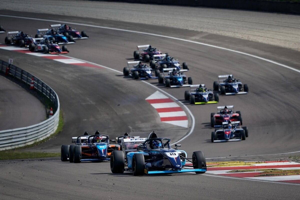 Monoplace de la F4 France à Dijon-Prenois