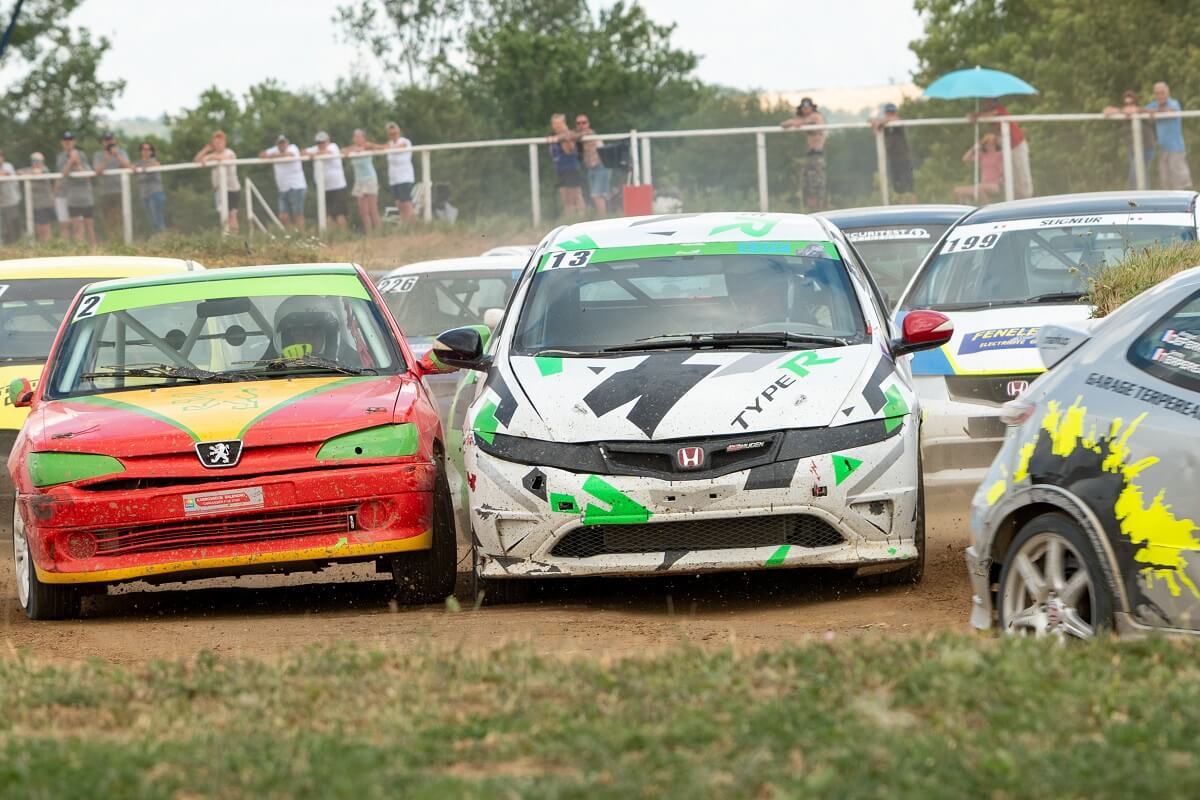 Fol'Car - Course sur terre en peloton