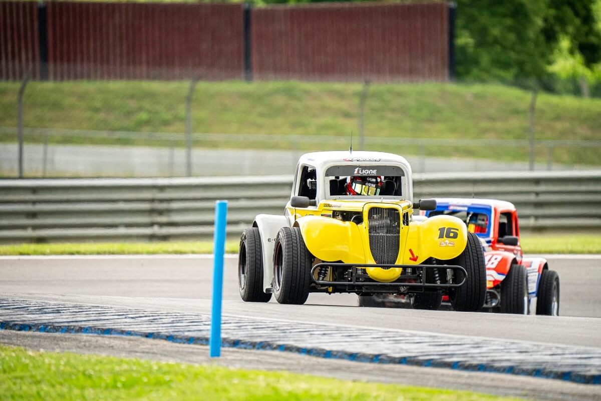 Voiture Legend Car de l'équipe française 1ere ligne