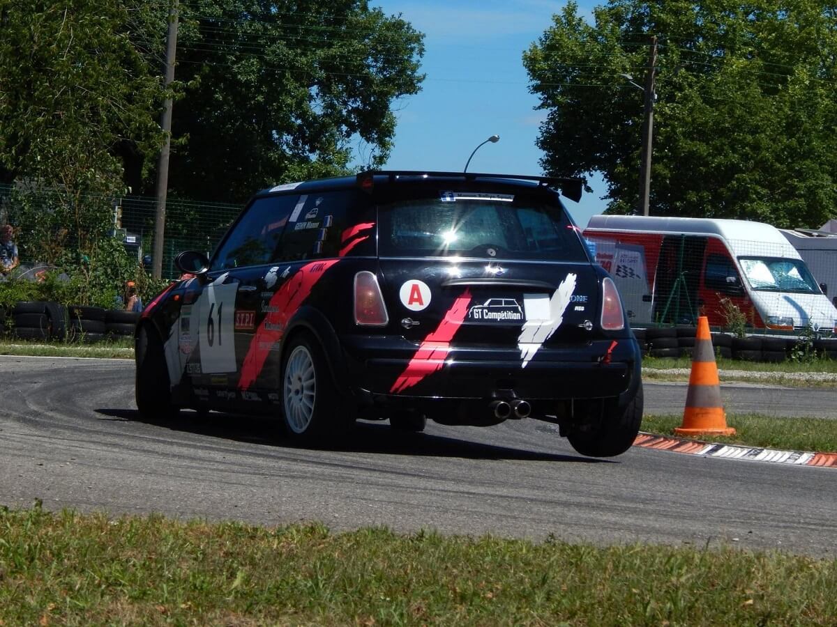 Mini en Slalom
