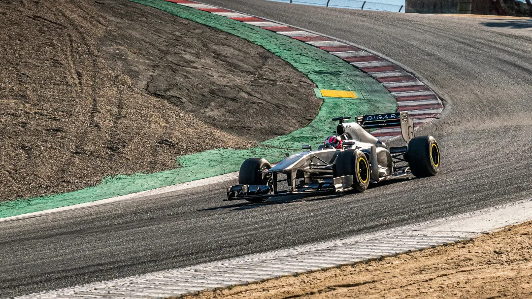 Roulage d'une TDF/One sur circuit lors d'une journée privée