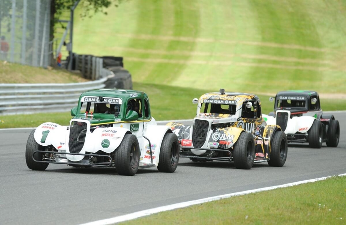 Bataille en peloton en Legends Cars Cup