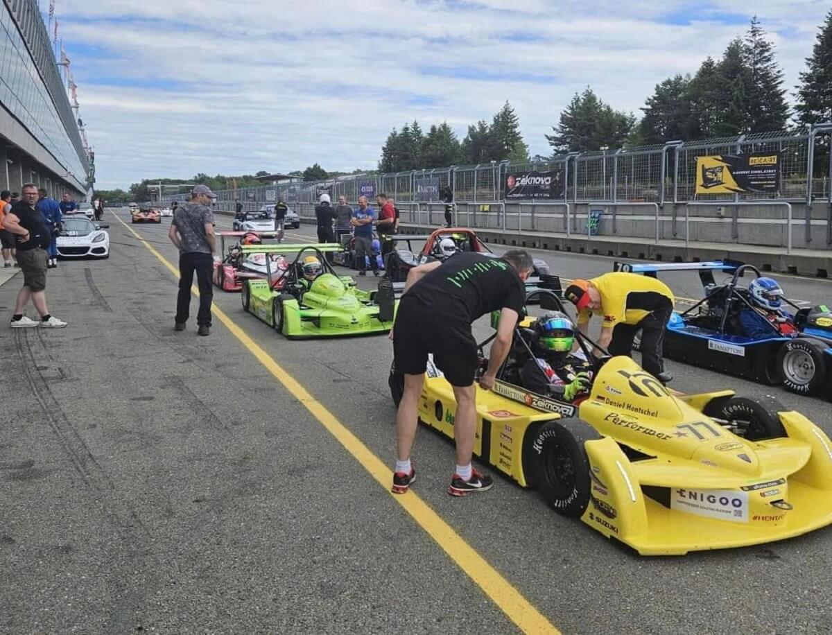 Performer by Elkmann sur circuit