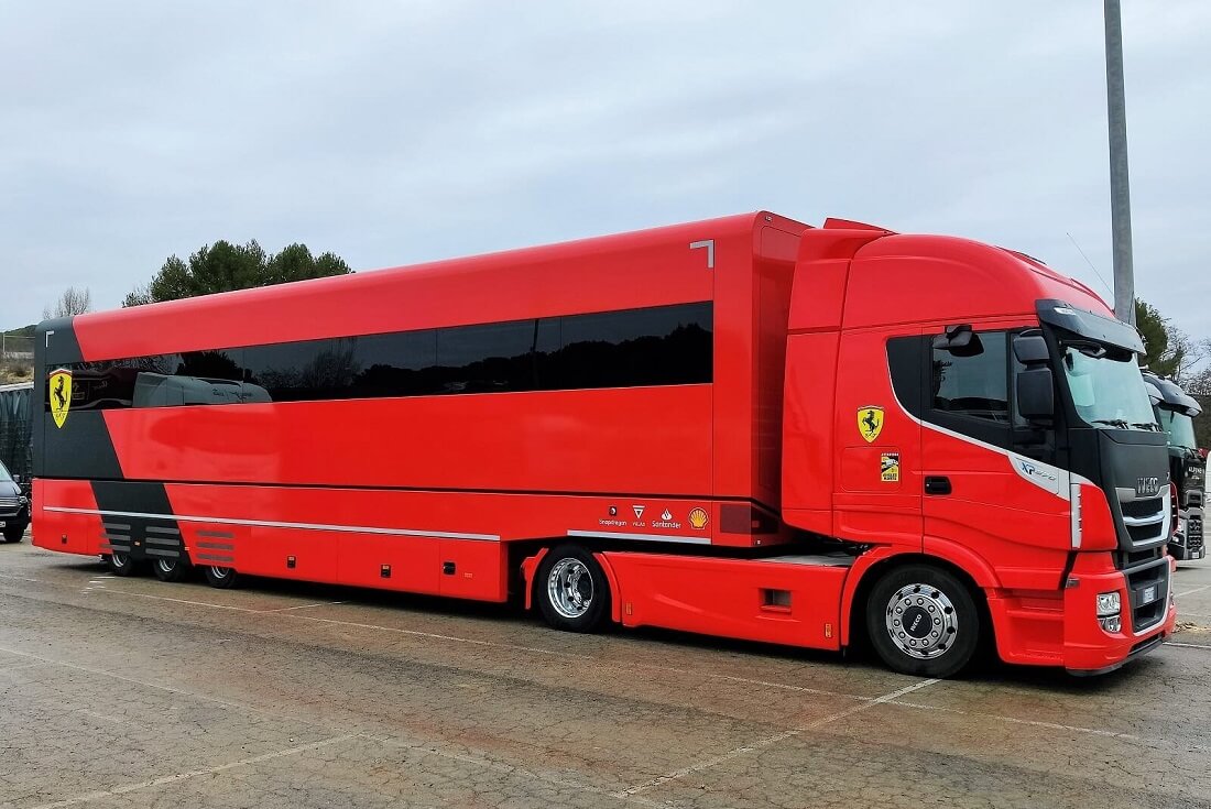 Semi-trailer for motorsport vehicles