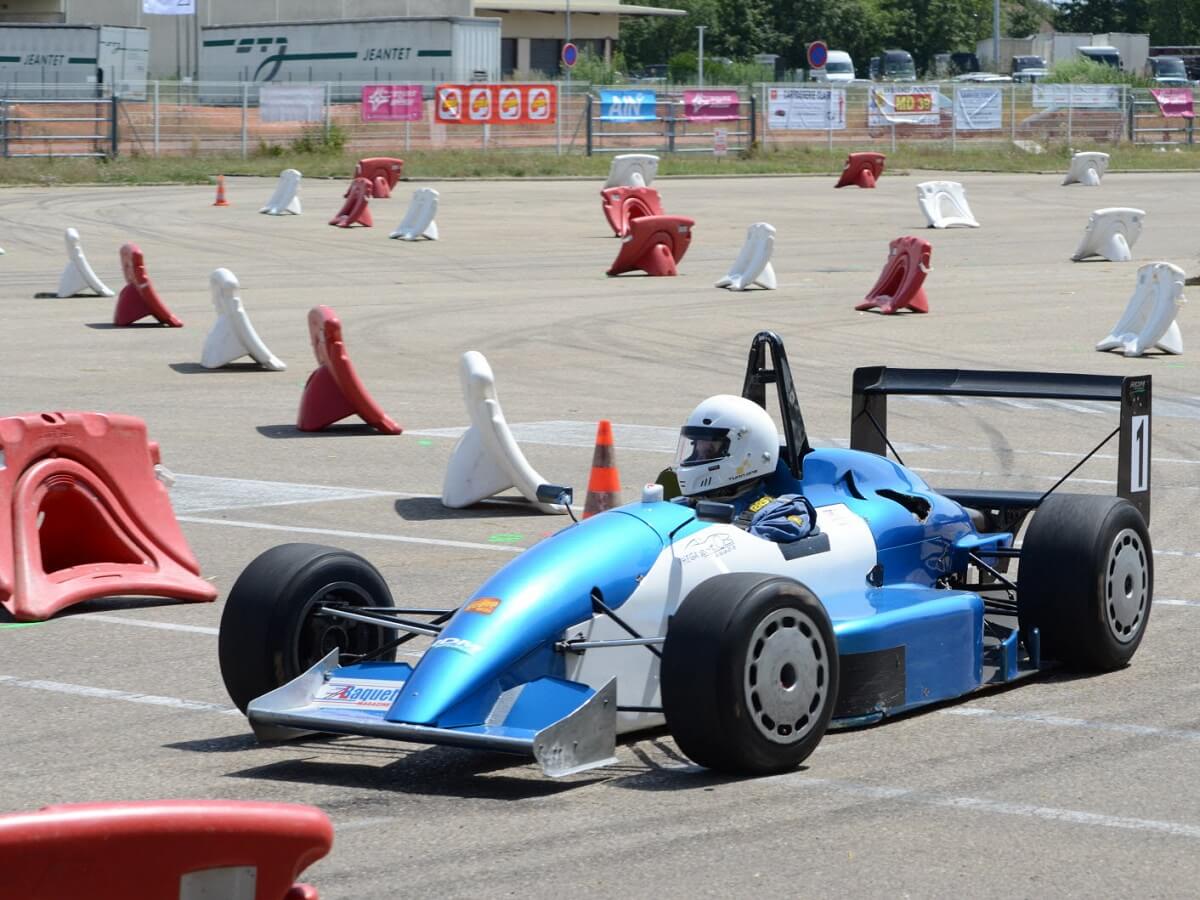 Monoplace en slalom