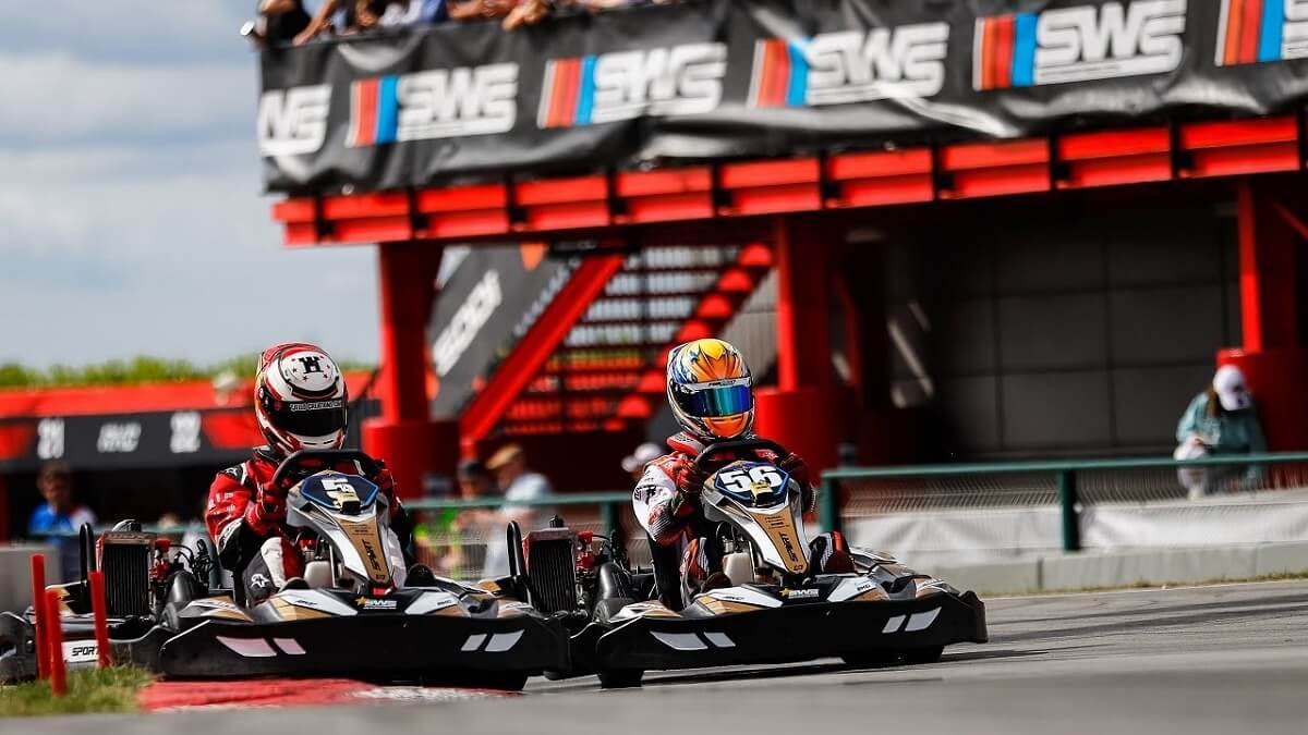 Compétition avec des karts 2T en SWS