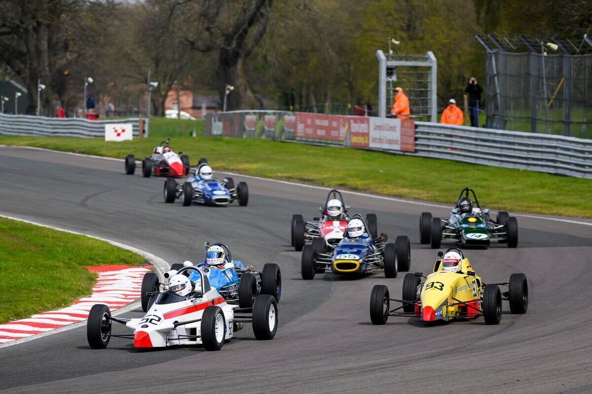 Formula Ford: On-track battles!